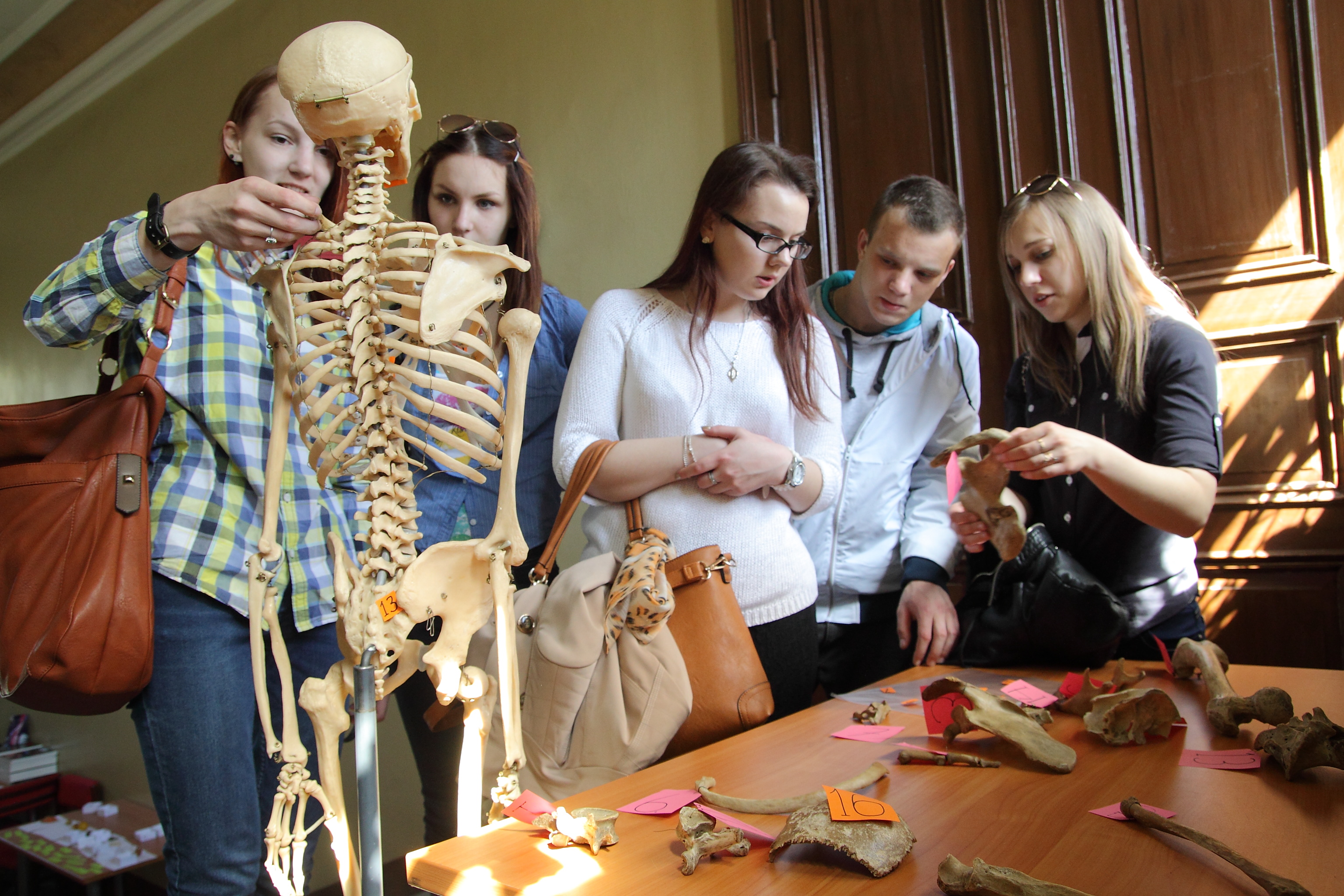 Latvijas Universitâtes pasâkums skolçniem «Eksakto zinâtòu diena».